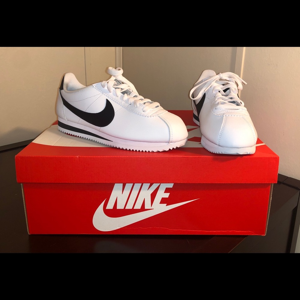 NIKE Classic Cortez - White/Black Sz 9 Wmn - NWT